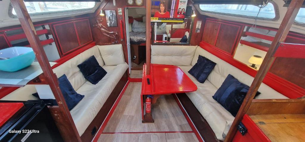 Χώρος καθιστικού στο Grand voilier avec tout confort