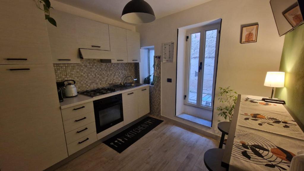 Η κουζίνα ή μικρή κουζίνα στο Le Taverne Appartement