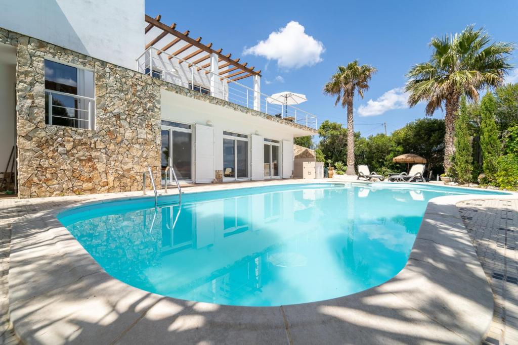 Swimmingpoolen hos eller tæt på Duas Palmeiras