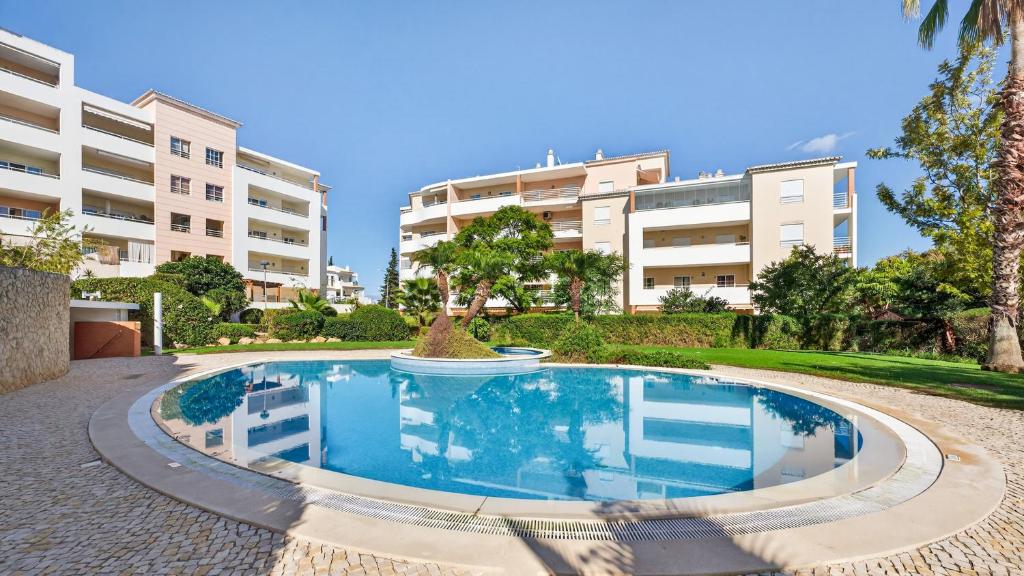 Portimão 1BR with Pool by LovelyStay