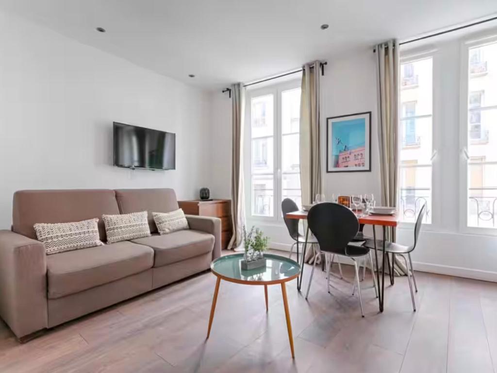 UrbanFlat 203 - Beautiful Studio in the center of Paris