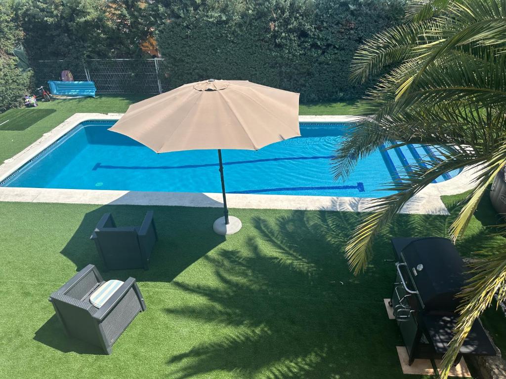 Bazén v ubytování Apartamento tilos nebo v jeho okolí