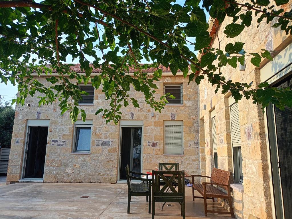 Το κτήριο όπου στεγάζεται  η βίλα