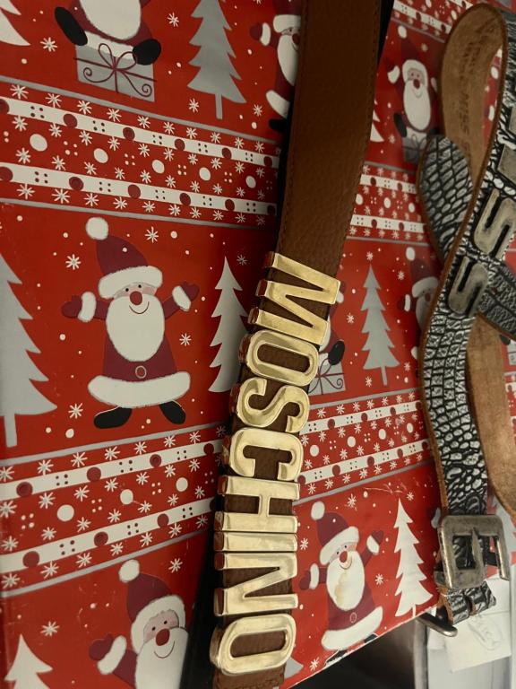 克拉古耶瓦茨No name的一个印有圣诞老人的圣诞礼物