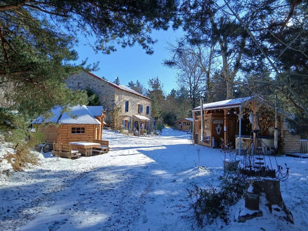 Το Gîte 6 personnes en pleine nature jacuzzi, sauna, kota τον χειμώνα