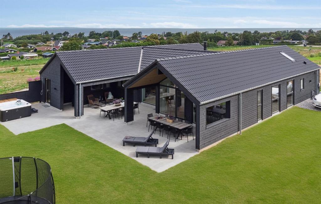 Το κτήριο όπου στεγάζεται  η παραθεριστική κατοικία