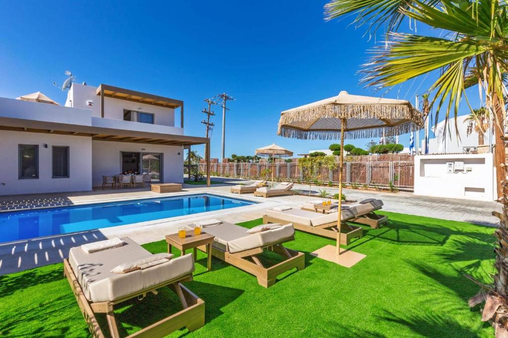 Πισίνα στο ή κοντά στο Villa Kamelia Seaside Breeze by Villa Plus