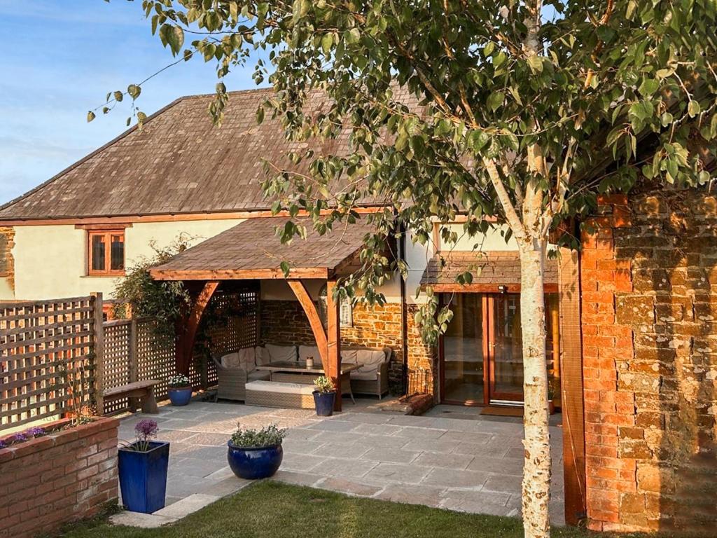 Το κτήριο όπου στεγάζεται  η παραθεριστική κατοικία