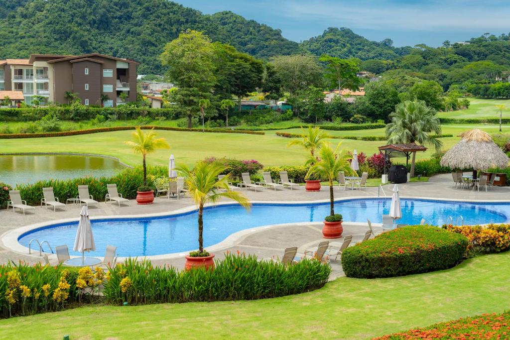 Bazén v ubytování Del Mar 3i 3 bdr Ocean View in Los Suenos nebo v jeho okolí