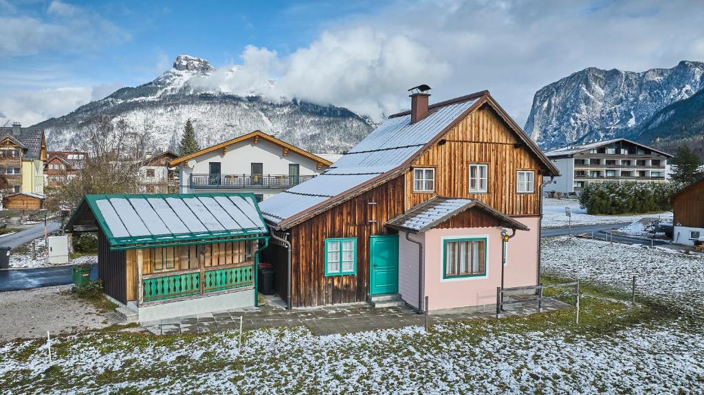 Nespecifikovaný výhled na hory nebo výhled na hory při pohledu z prázdninového domu