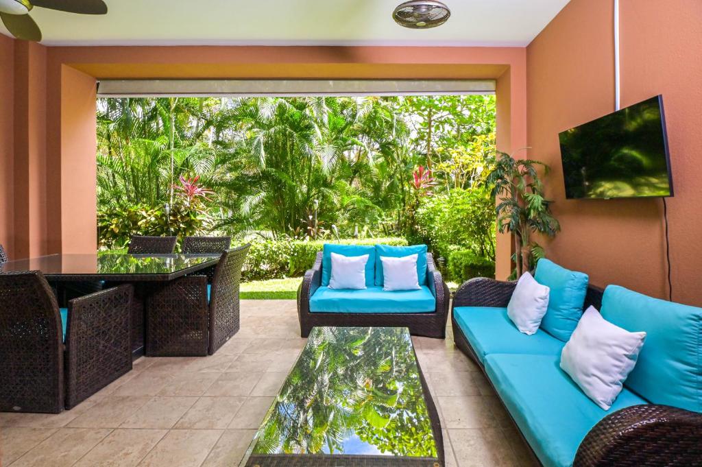 Posezení v ubytování Veranda 1H 3 bdr Garden View in Los Suenos