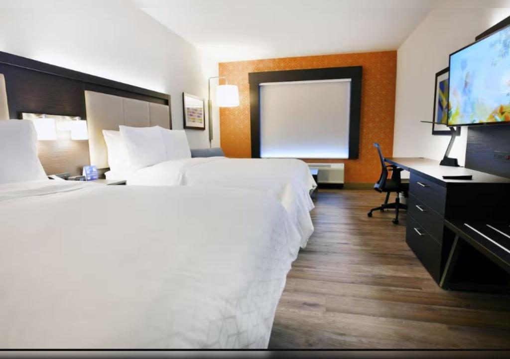 Holiday Inn Express & Suites Jersey City - Holland Tunnel, an IHG Hotel - 