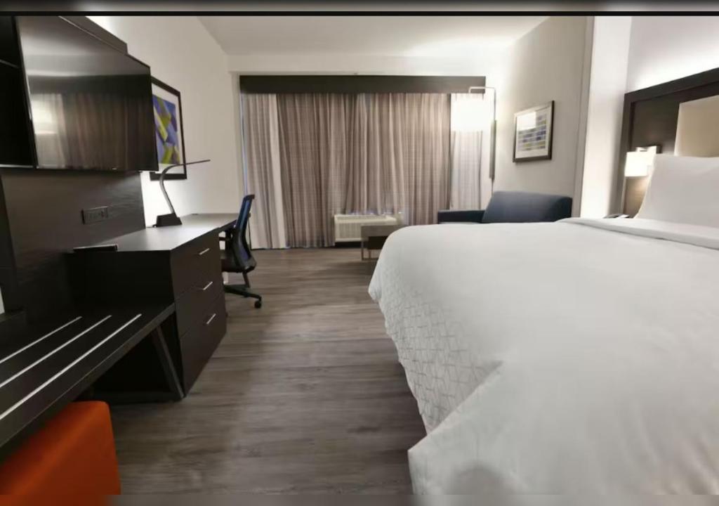 Holiday Inn Express & Suites Jersey City - Holland Tunnel, an IHG Hotel - 