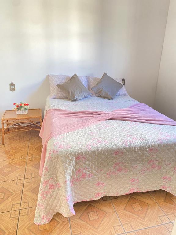 Giường trong phòng chung tại Casa aconchegante