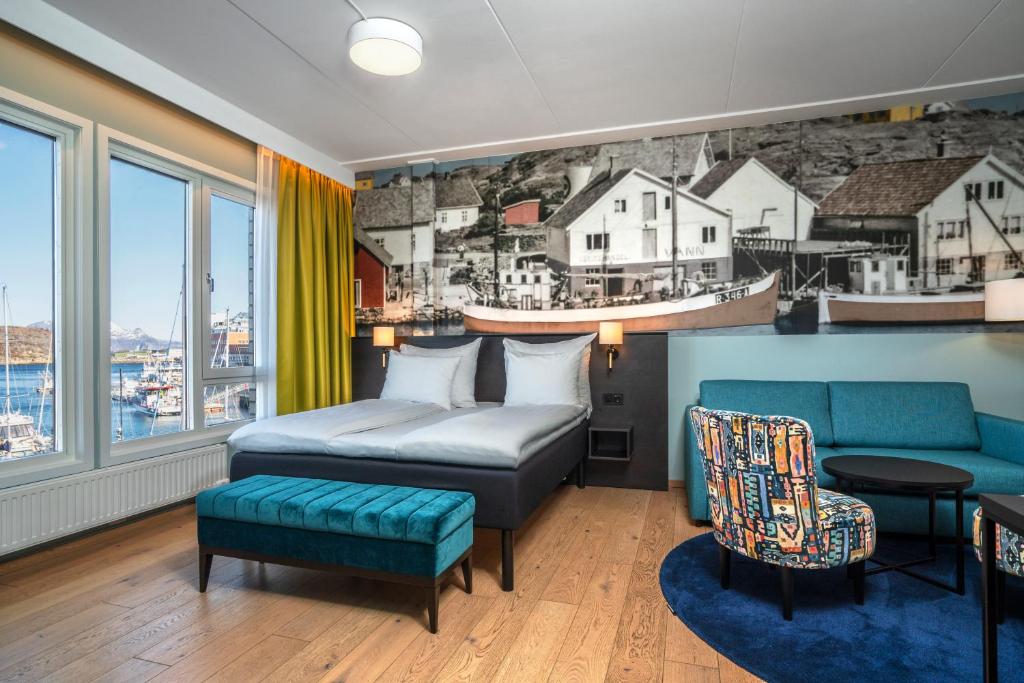 Un pat sau paturi într-o cameră la Thon Hotel Nordlys