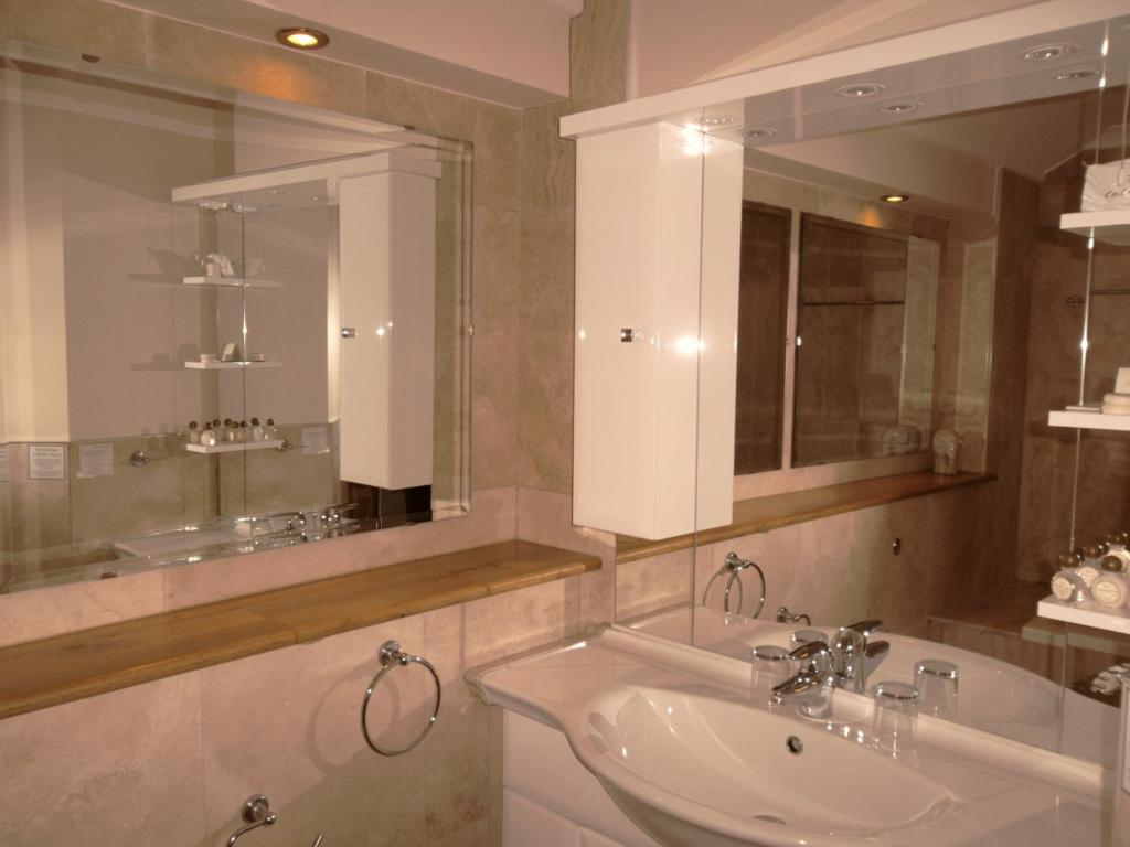 a bathroom with a sink and a mirror at King's Head Inn in Llangennith