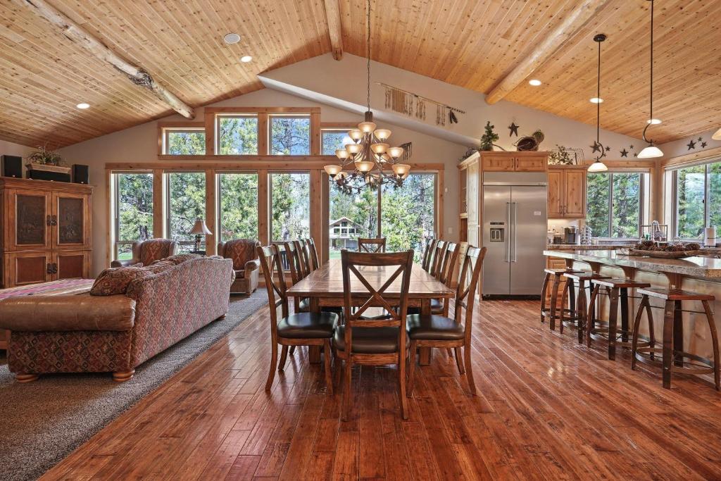 a dining room and kitchen with a table and chairs at 5 Vine Maple in Sunriver