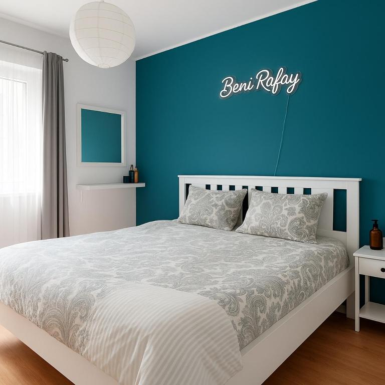 Giường trong phòng chung tại Lisbon private Room in Shared Apartment