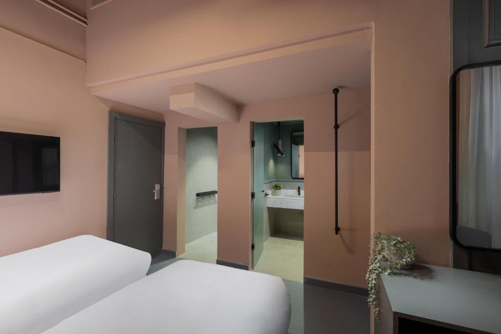 grey l studio apartments Corniche Alexandria - 3