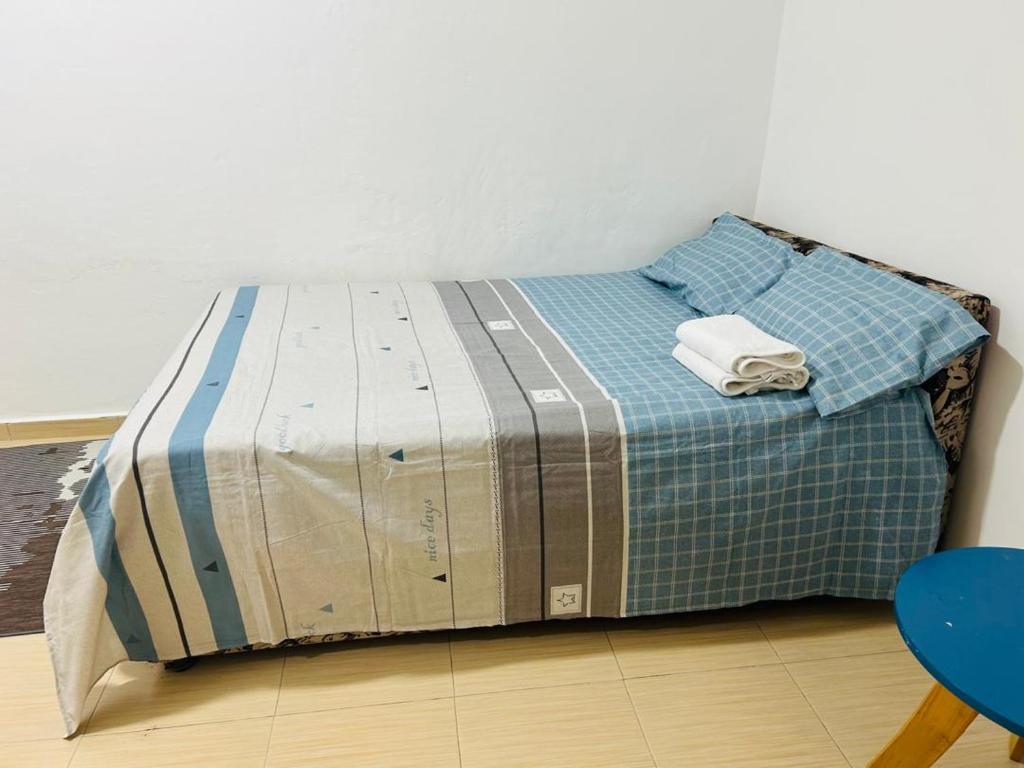 Una cama o camas en una habitación de Saraville at Dansoman