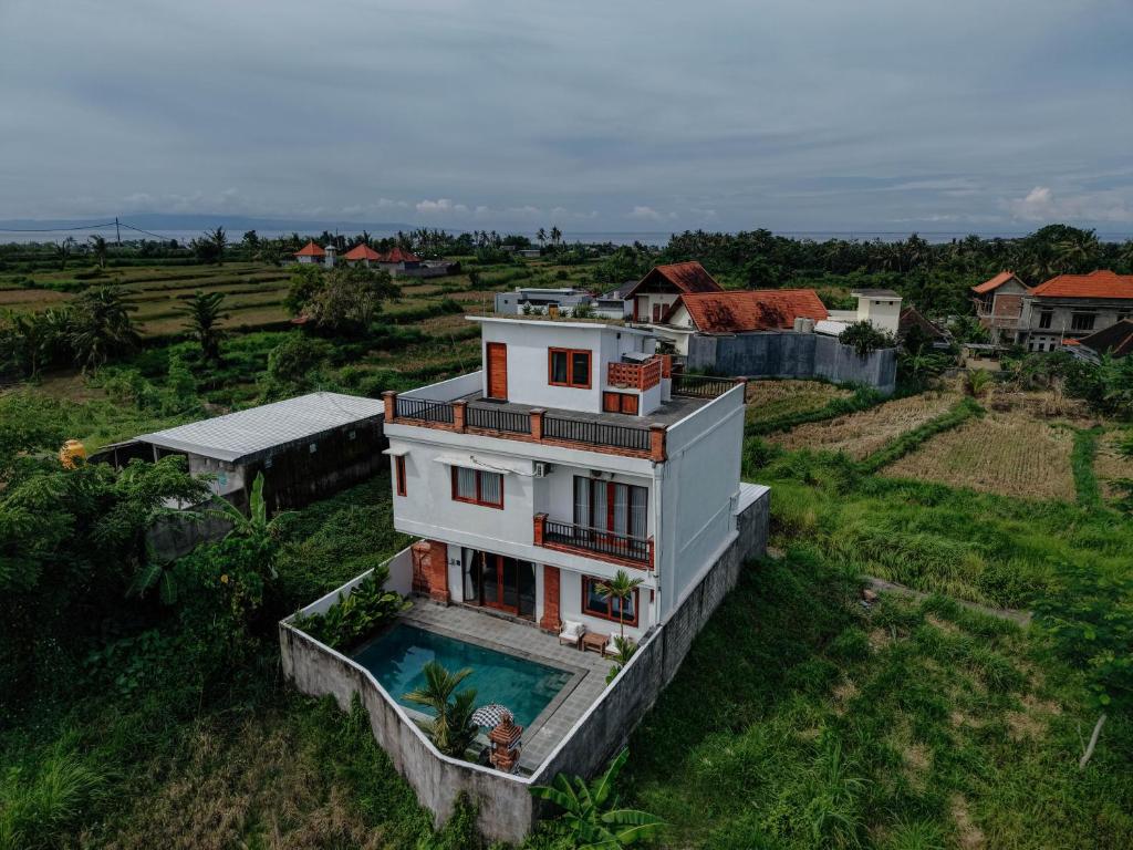 Tòa nhà nơi biệt thự tọa lạc