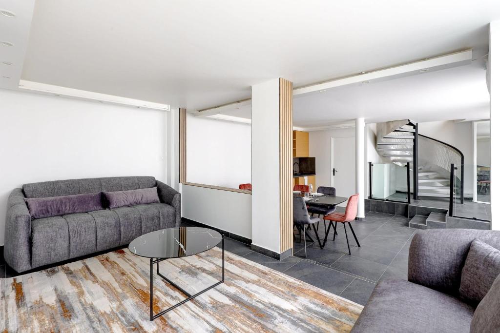 Charming Duplex Apartment with AC near Picpus