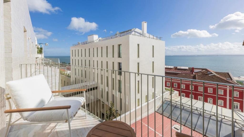 Elegant 3BDR Flat with Parking by LovelyStay