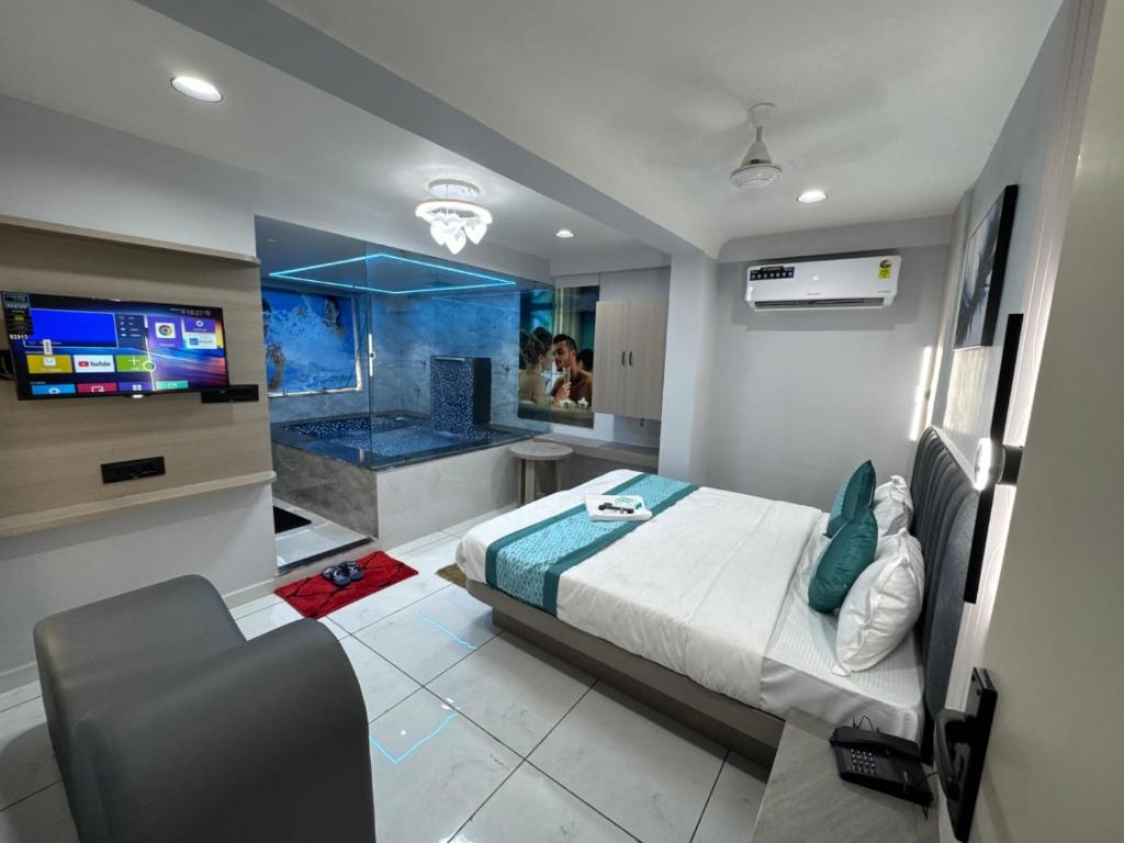 En eller flere senge i et værelse på Hotel HR GRAND