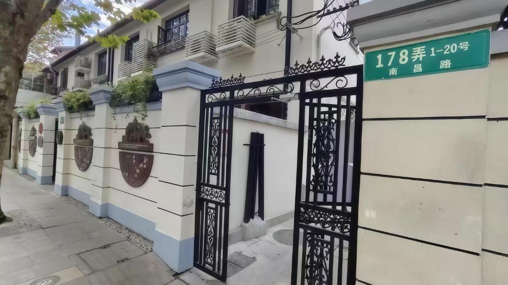 El edificio en el que está el departamento