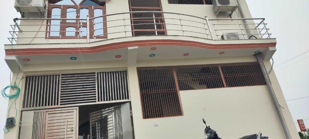 El edificio en el que está el departamento