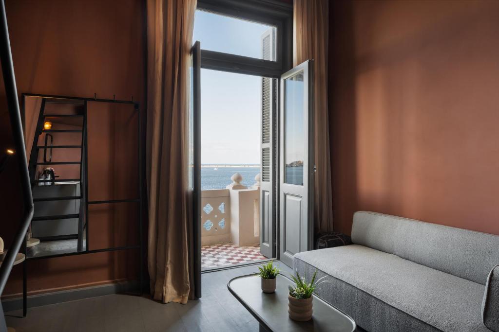 grey l studio apartments Corniche Alexandria - 16