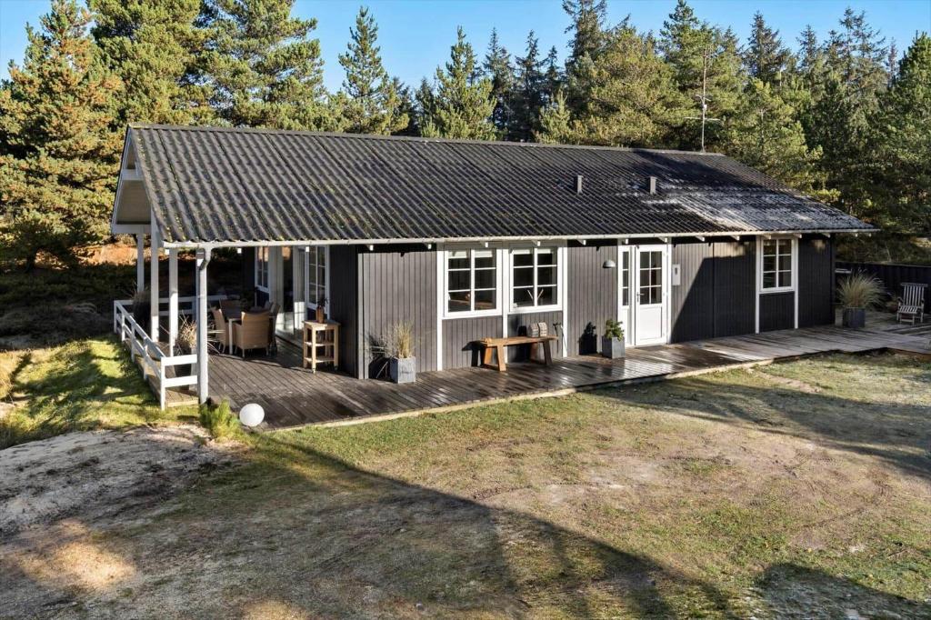 Το κτήριο όπου στεγάζεται  η παραθεριστική κατοικία