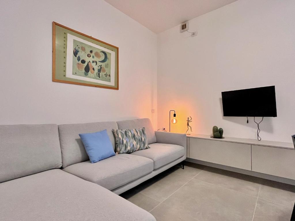 Et tv og/eller underholdning på Superior Apartment - Il Borgo - Private Garage