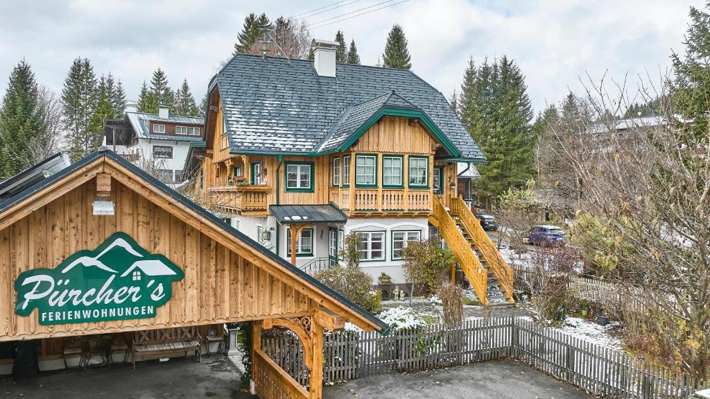 Το κτήριο όπου στεγάζεται  το διαμέρισμα