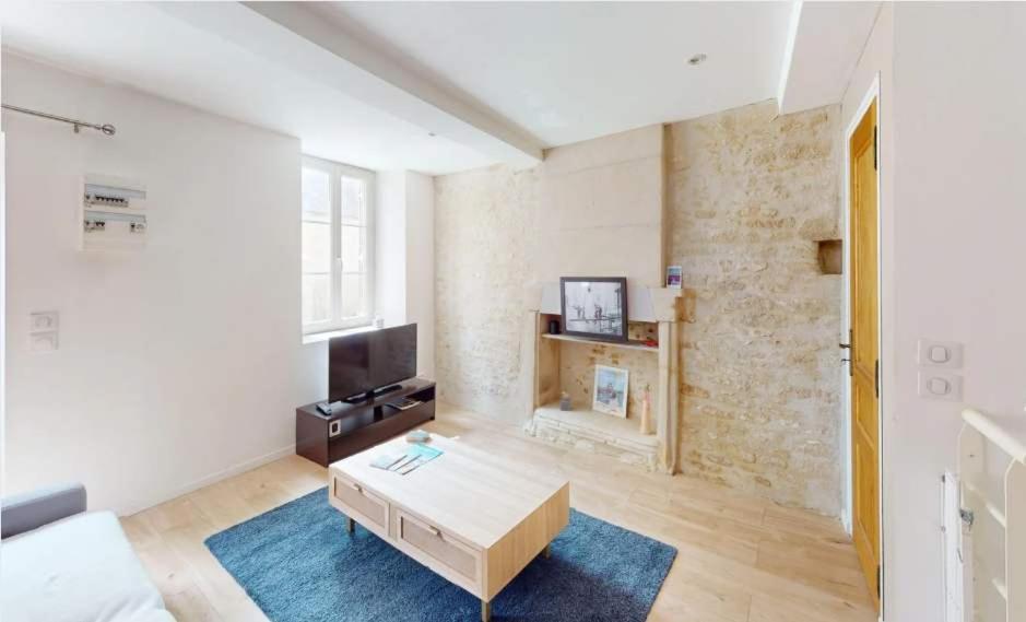 TV a/nebo společenská místnost v ubytování Charme, plage & tout à pied