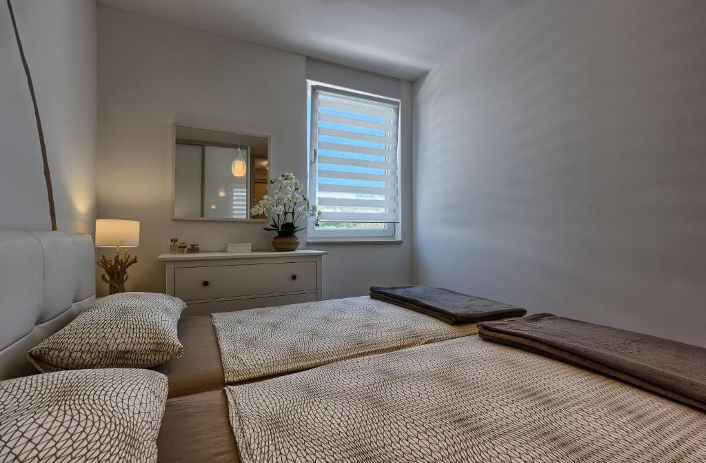 Posteľ alebo postele v izbe v ubytovaní Seaside Apartments