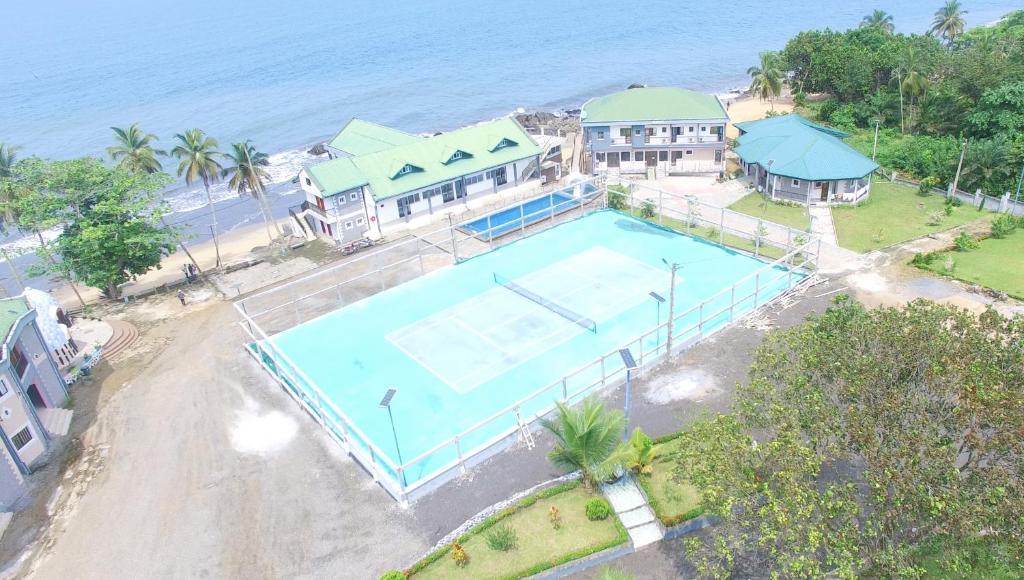 an overhead view of a swimming pool next to the ocean at Milo & Aby Resort, Le Mar in Kribi