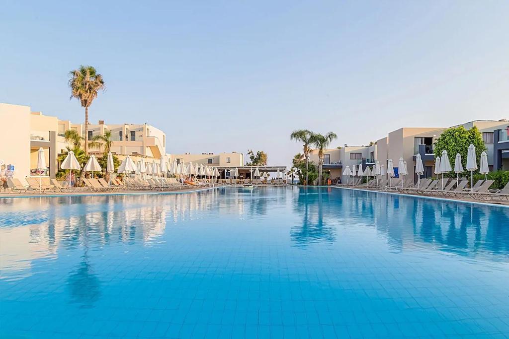 Πισίνα στο ή κοντά στο Electra Beach Holiday Village