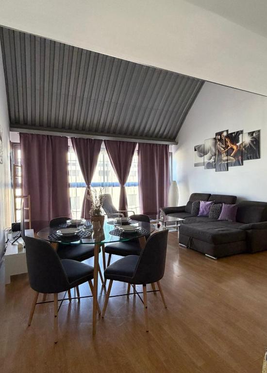 a living room with a table and chairs and a couch at La Morada in Alcalá de Henares