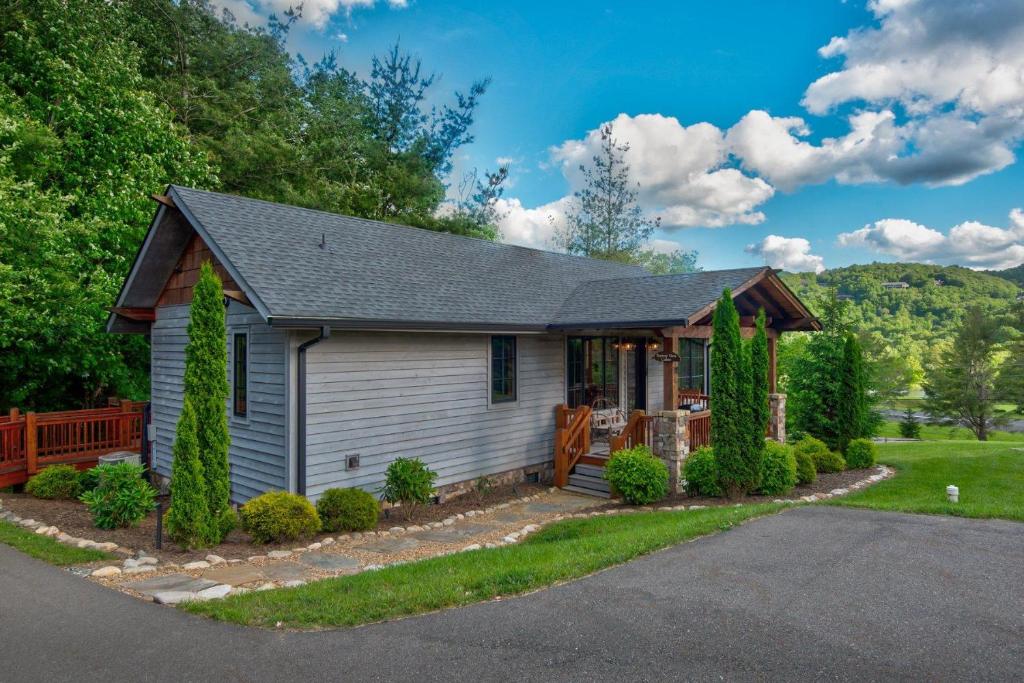 a small house with a porch and a driveway at Banner View in Banner Elk