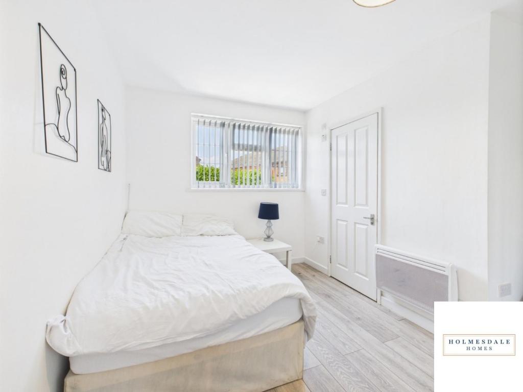 Postel nebo postele na pokoji v ubytování Waterfront by Holmesdale Homes