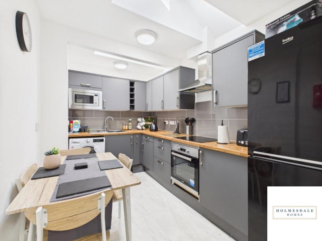 Køkken eller tekøkken på Waterfront by Holmesdale Homes