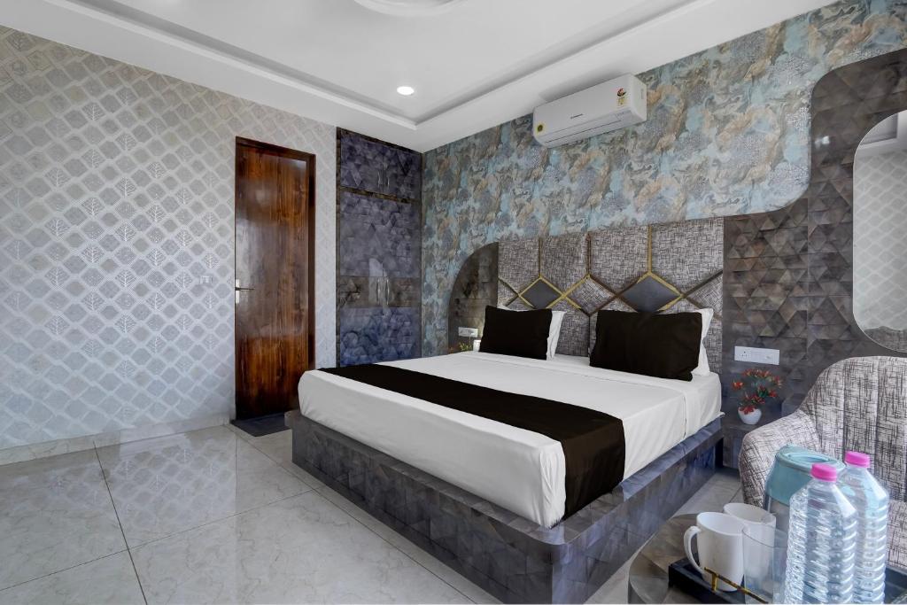 Postel nebo postele na pokoji v ubytování Hotel O RG PALACE HOTEL