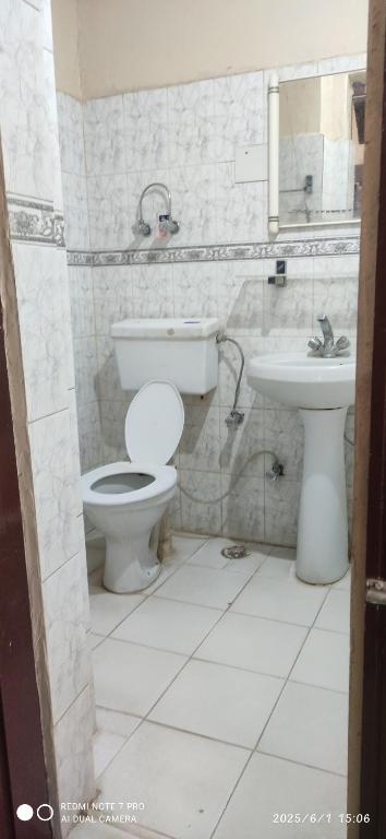 Ένα μπάνιο στο Kailash Guest House