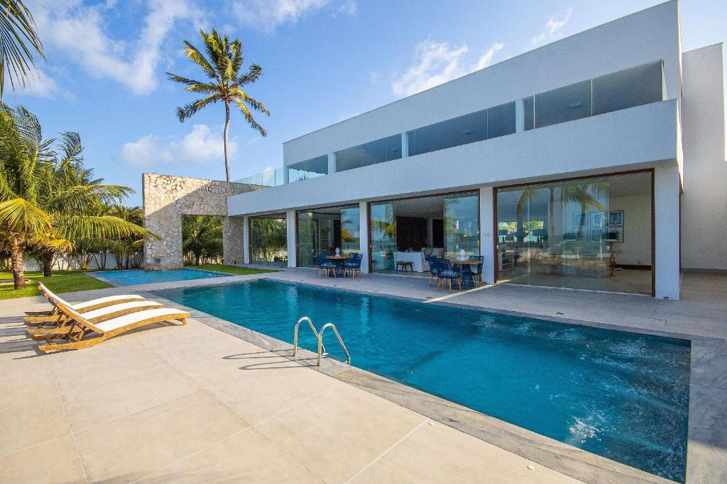 Swimmingpoolen hos eller tæt på Casa dos Corais – Pé na Areia by Carpediem