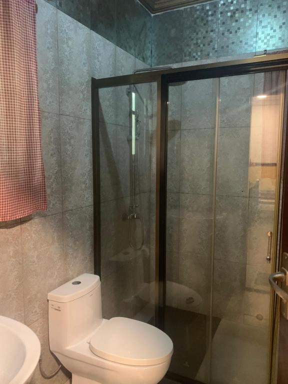 Koupelna v ubytování NBS Hotel & Suite