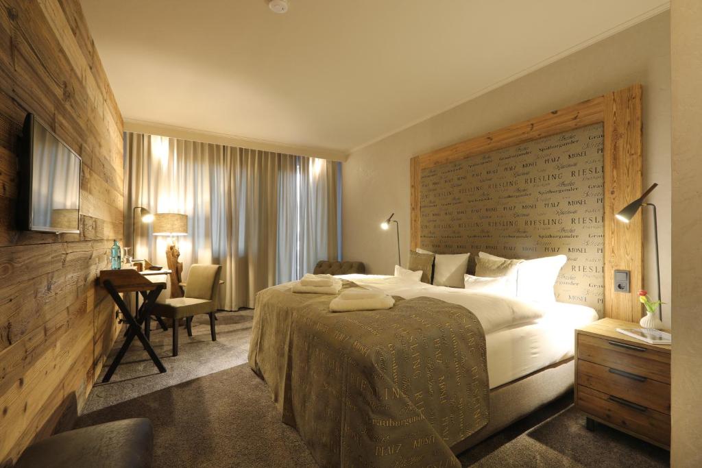 Nägler´s Fine Lounge Hotel - Großes Doppelzimmer Rheinseite