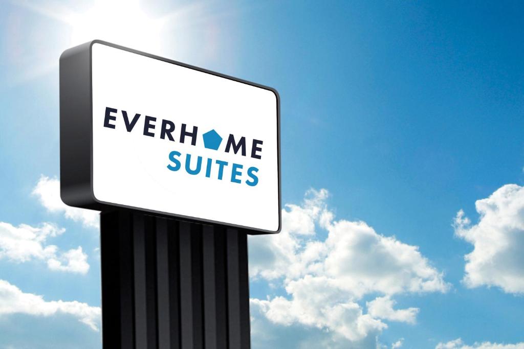 Everhome Suites Wichita Northeast في Tolerville: علامة مع الكلمات مناسبة لي للدراسة عليها
