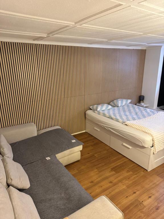 Ένα ή περισσότερα κρεβάτια σε δωμάτιο στο Cozy City Center, 4 bedroom- 120sq, 5min walk to Main Station