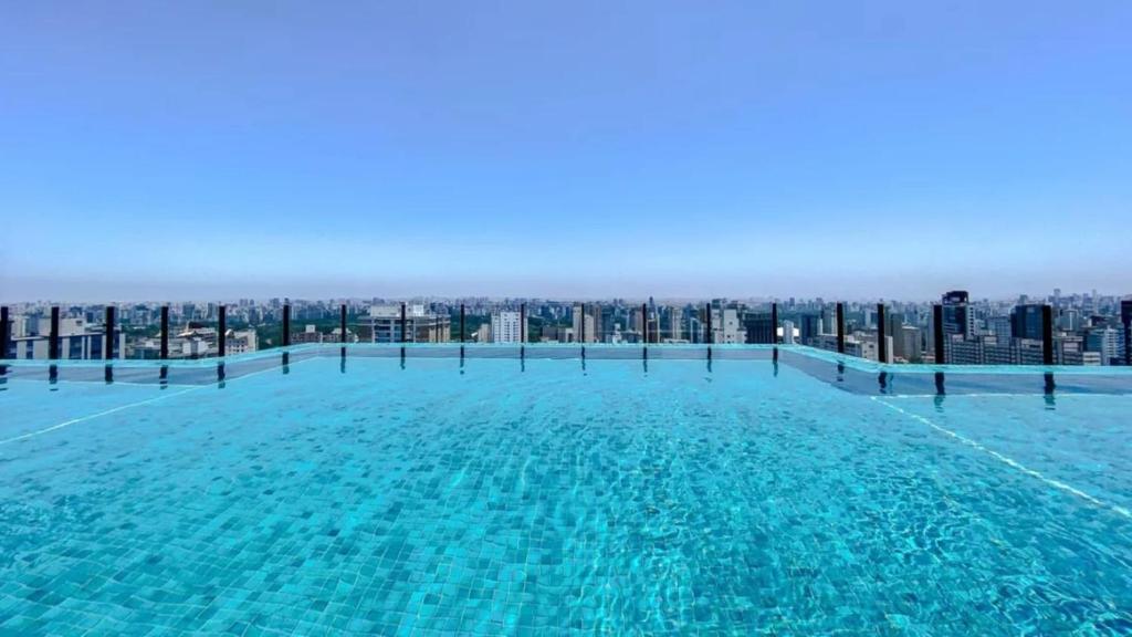 La pileta dentro o cerca de Estúdio Piscina Rooftop, WiFi 1GB, Metrô 600m